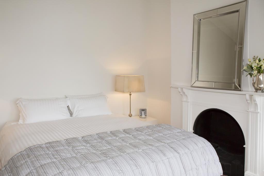 Mollisons Aparthotel Кайнтън Екстериор снимка